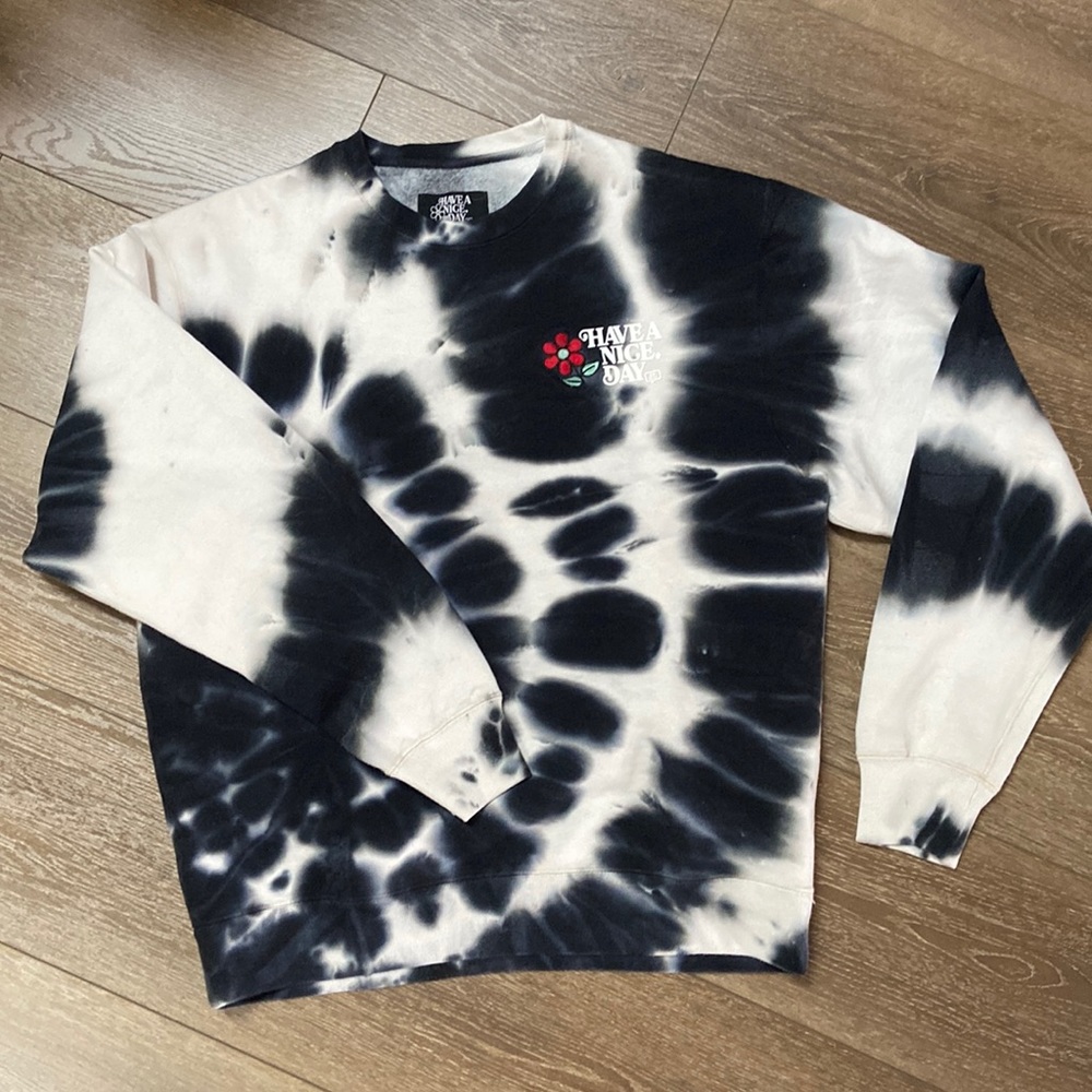 NWOT Nicekicks Mens/Unisex sweatshirt.